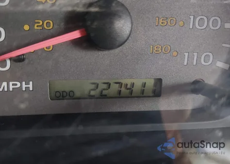 2001 Toyota Sequoia Sr5 V8 z USA, uszkodzony, nr VIN 5TDBT44AX1S040062